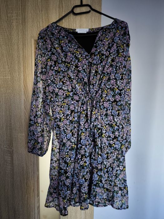 Piękna sukienka wzór kwiatowy Reserved rozmiar L 40