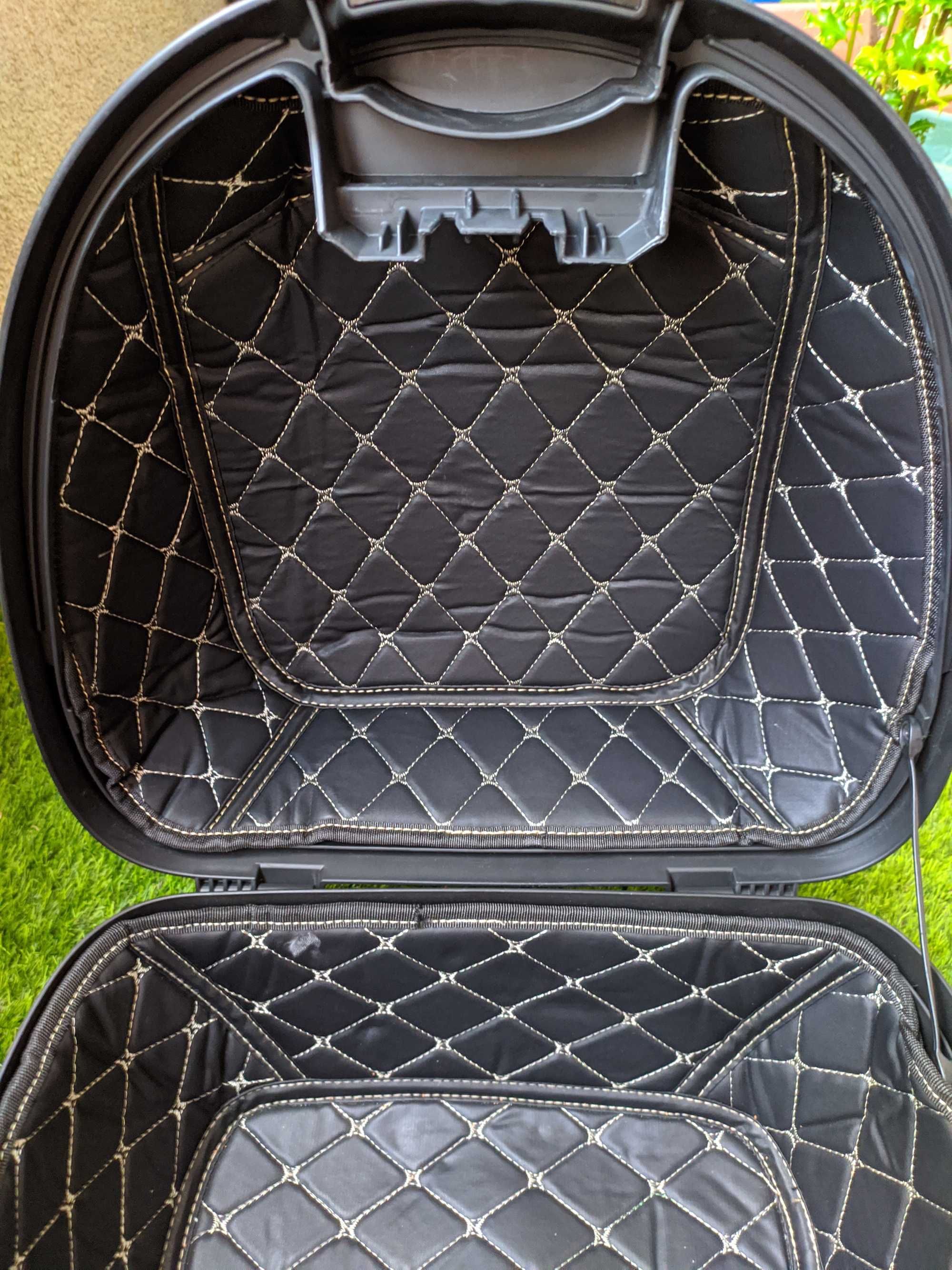 Baú de Moto SHAD SH34 com Forro Personalizado - Quase Novo