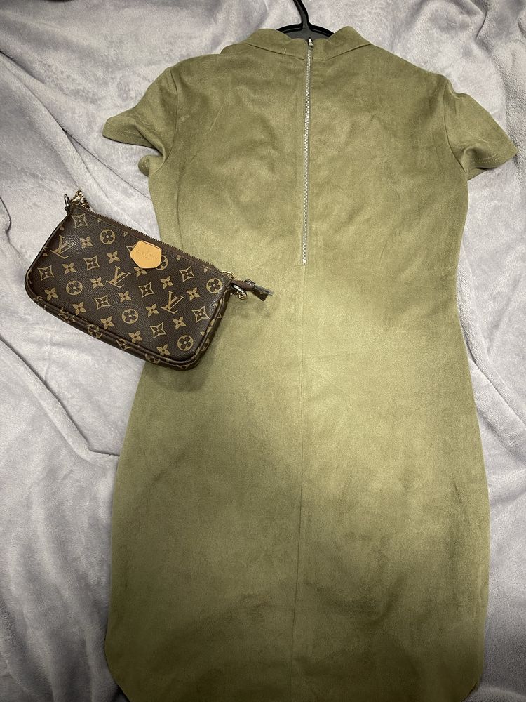 Новое женское под замшу силуэтное платье сарафан в хаки цвете Zara