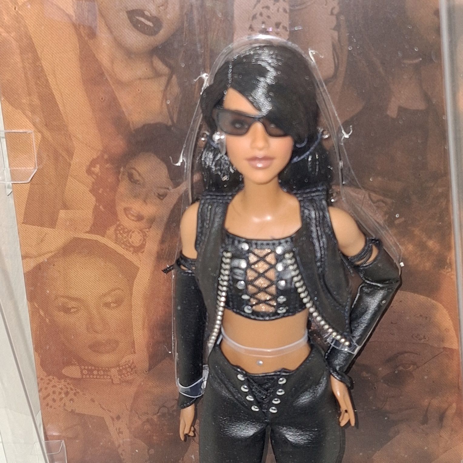 Коллекционная Барби певица алия  Barbie Aaliyah