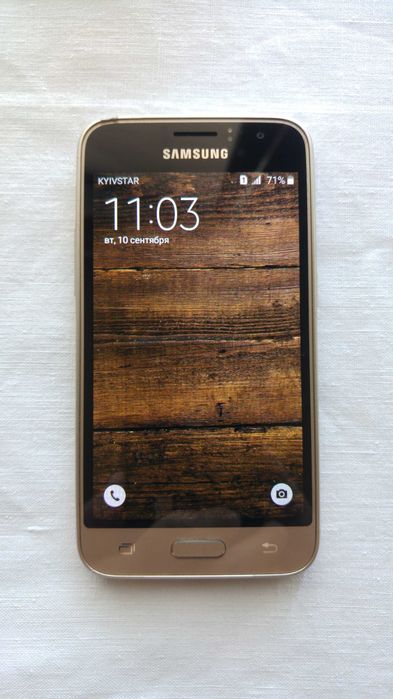 Samsung Galaxy J1 (2016) 1/8 На дві SIM + microSDXC Гарний стан.