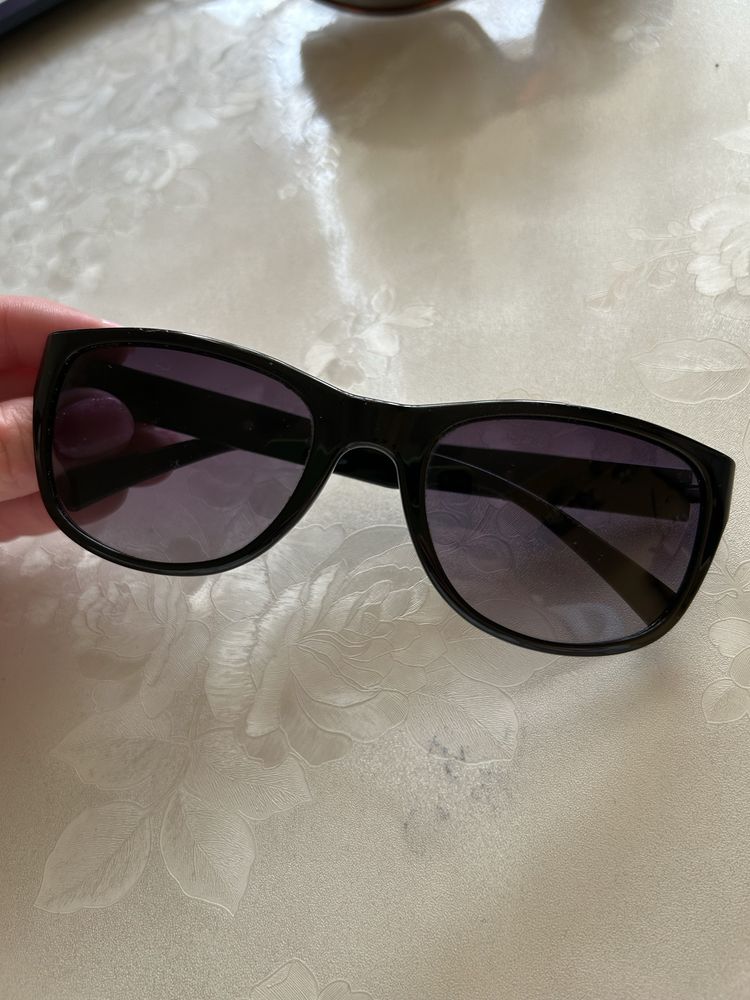 Вінтажні окуляри Guess.