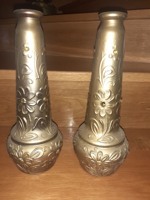 2 garrafas em vidro pintadas em dourado antigas