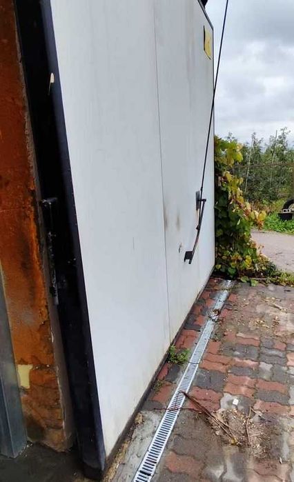 Drzwi przesuwne do przechowalni / garażu