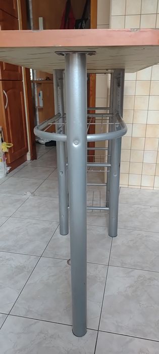 Sprzedam stół i taborety