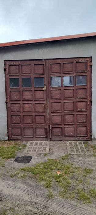 Wrota do garażu z drewna