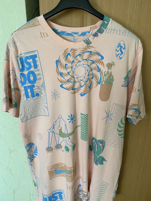 Продам футболку Nike