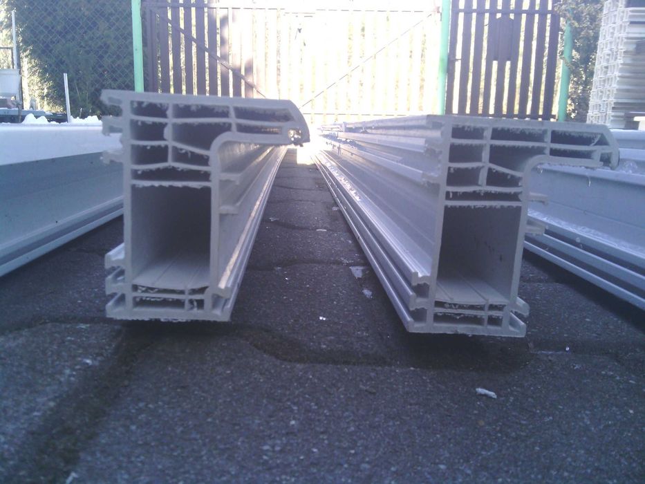 Słupki ogrodzeniowe plastikowe 160-274cm