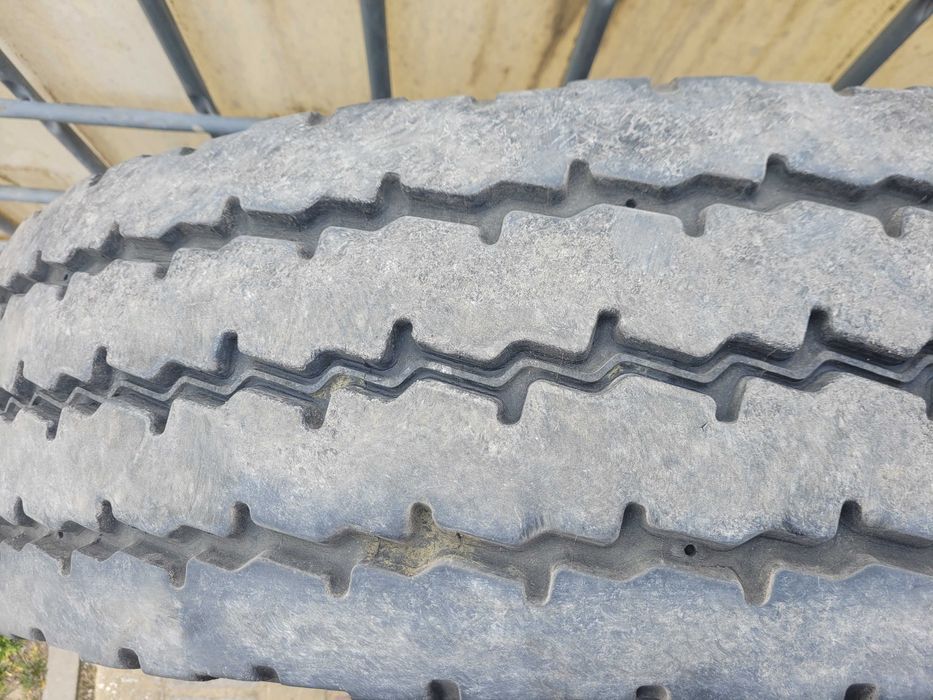 Opony 12 R22,5 MICHELIN 2 x przód , 4 x tył