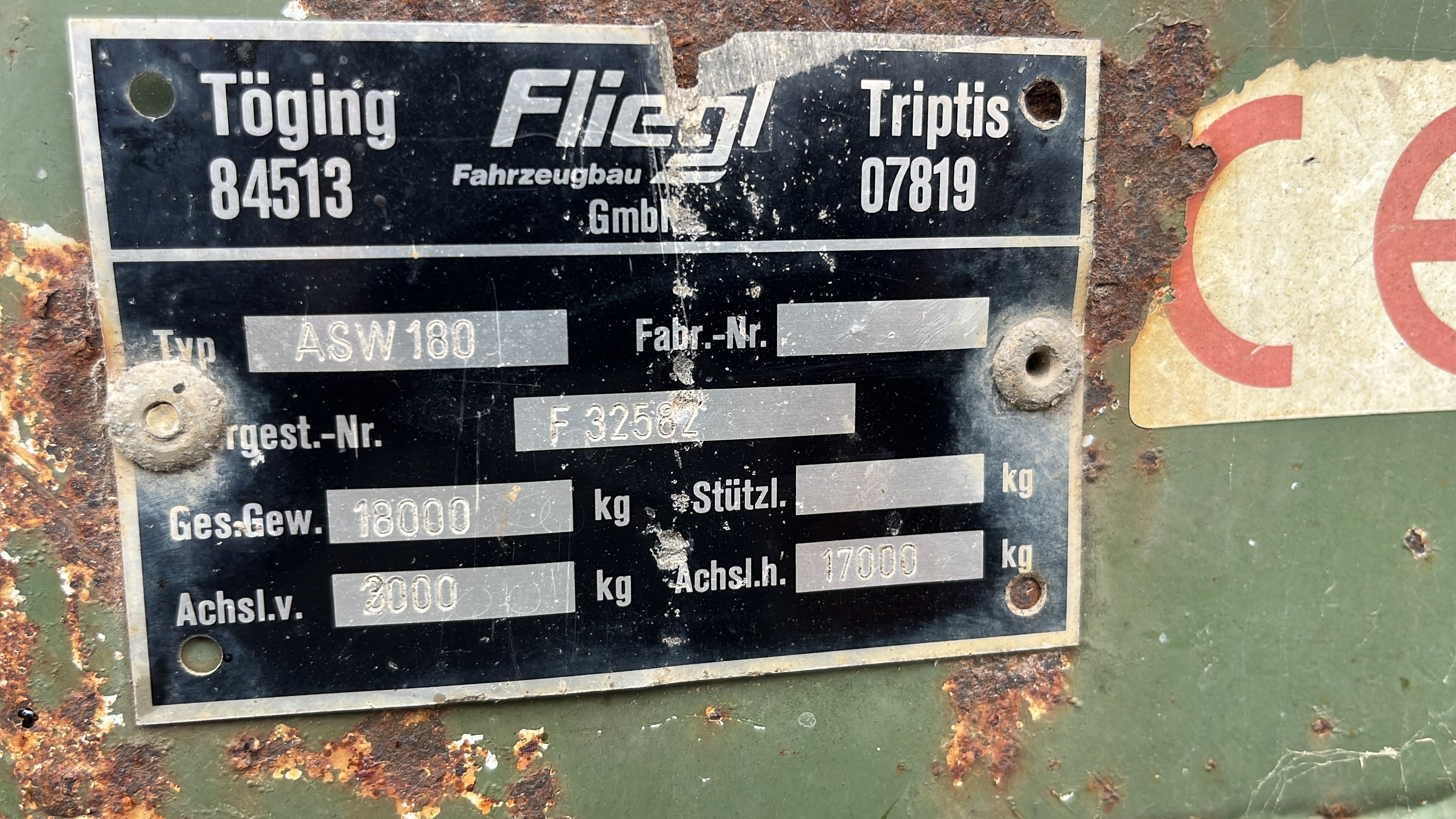 Przyczepa Fliegl ASW 180 przyczepa 18 ton tandem skrętna oś