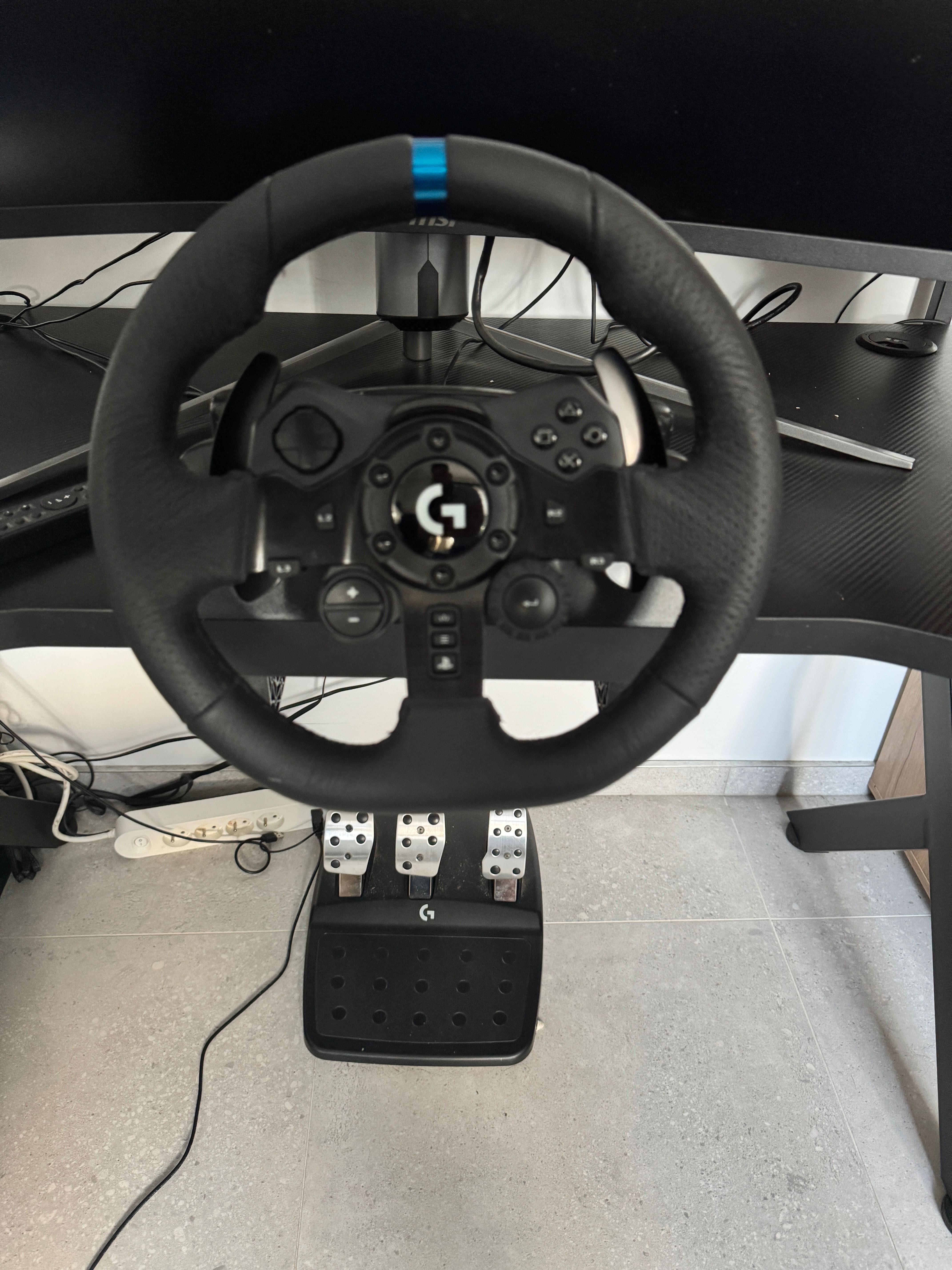 PlayStation 5 Slim + Logitech G923 + dualsense + F1 25