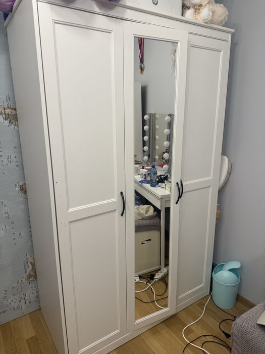 Szafa z lustrem ikea