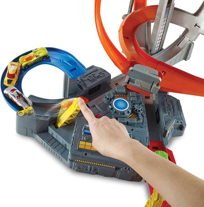 Tor samochodowy Mattel Hot Wheels Team CDL45 Zakręcony Karambol  5 +