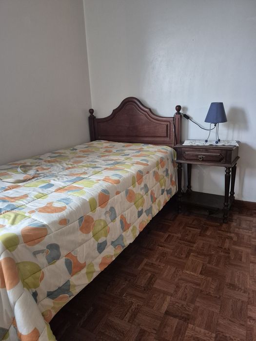 Cama + Mesinha Cabeceira + Colchão