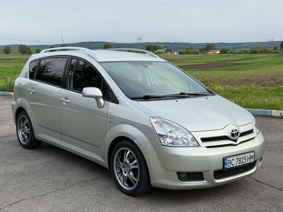 Продаю Toyota Corolla verso. 7 місць. Економне та зручне авто для сімї