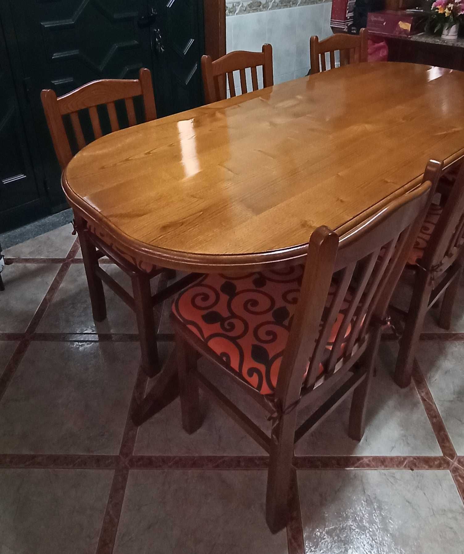 Mesa de jantar em madeira maciça