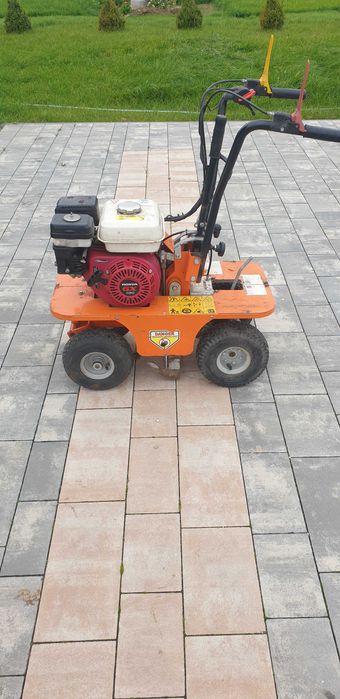 Honda Benassi L 300 - wycinarka do darni trawy.