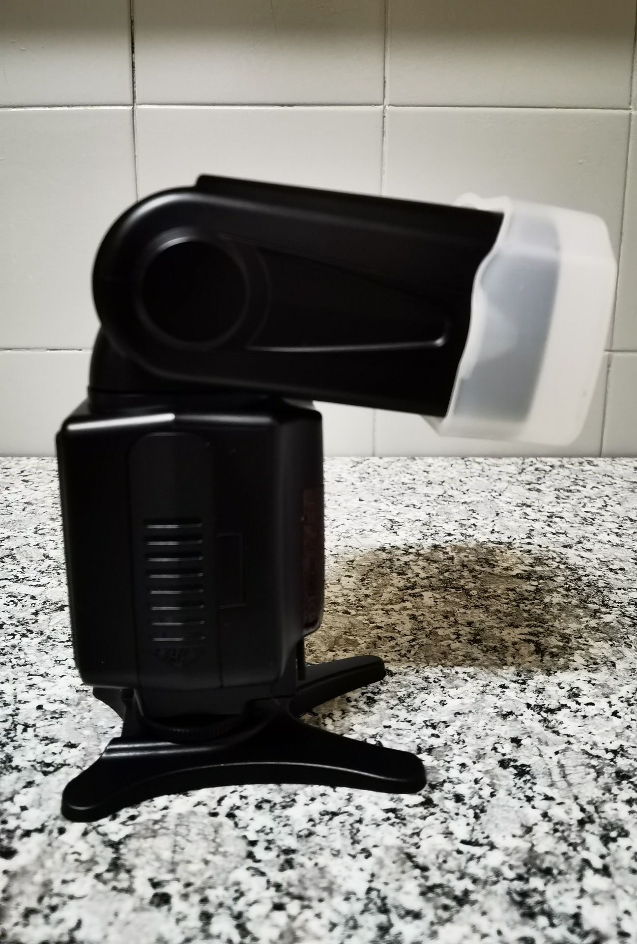 Flash Neewer nw 670