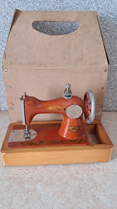 Детская швейная машинка СССР.