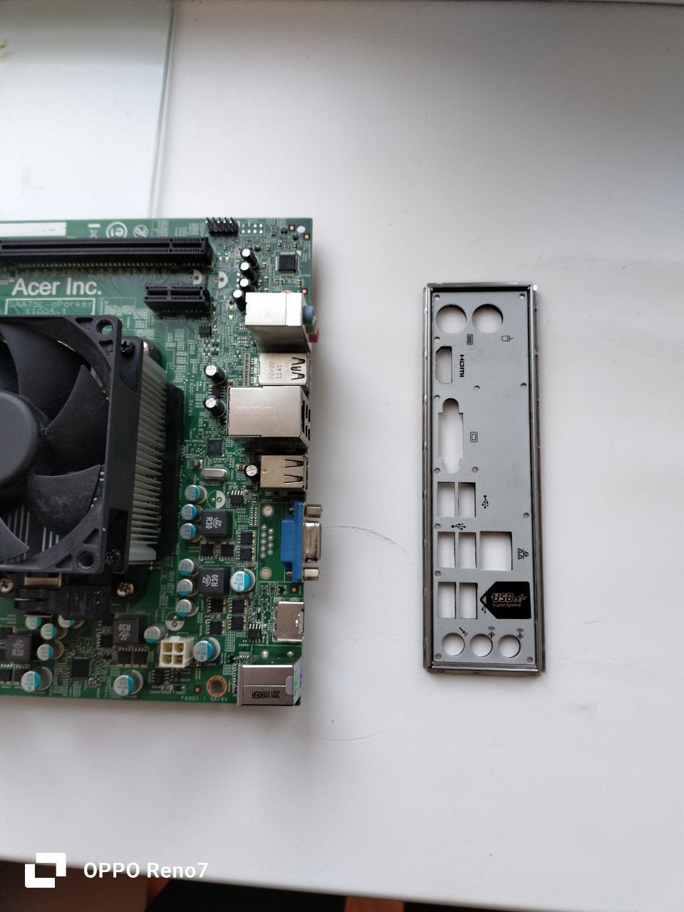 Материнська плата з процесором AMD A6-3650, інтегрований відеочіп Rade