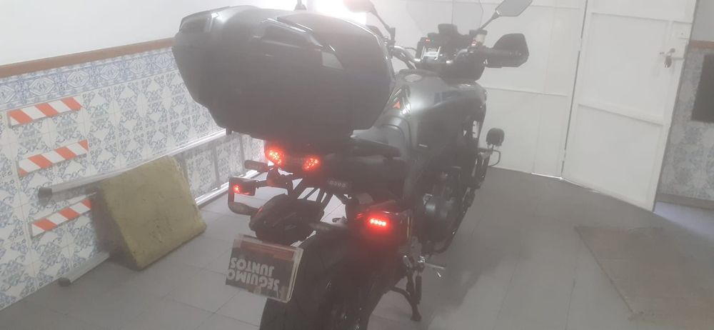 Moto yamaha tracer 9