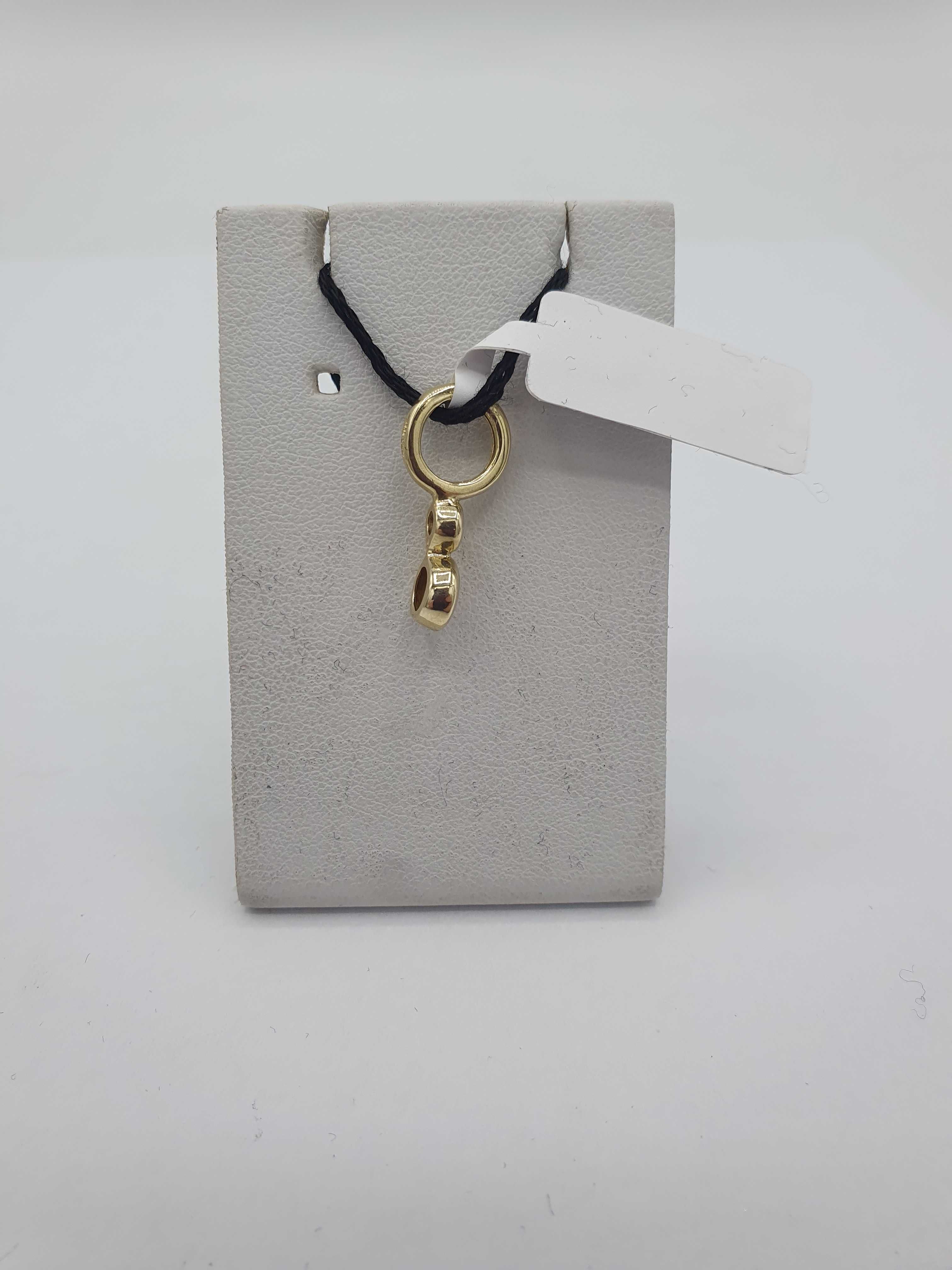 Złota zawieszka z diamentem i granatem P: 333 / G: 1,35