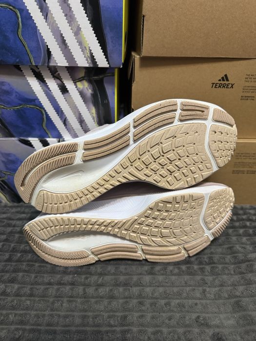 Жіночі кросівки Nike Air Zoom Pegasus 37 40,5(26см) оригінал