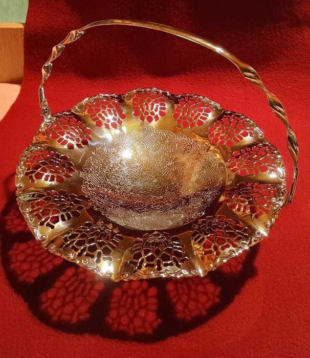 Patera w kolorze srebrnym elegancka Święta Gwiazdka Wielkanoc obrotowa