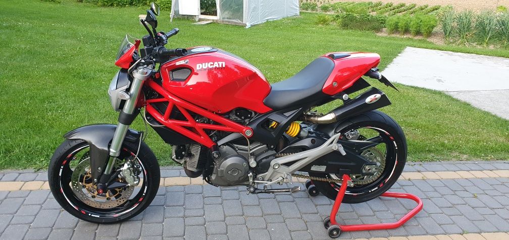 Ducati monster 696