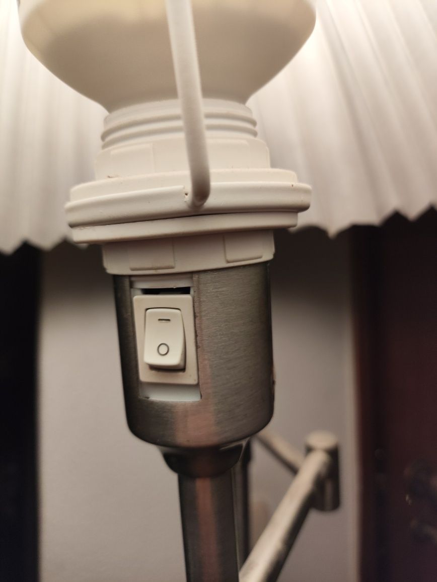 Candeeiro de pé,1,5 metros,inox,sem riscos ou ferrugem.