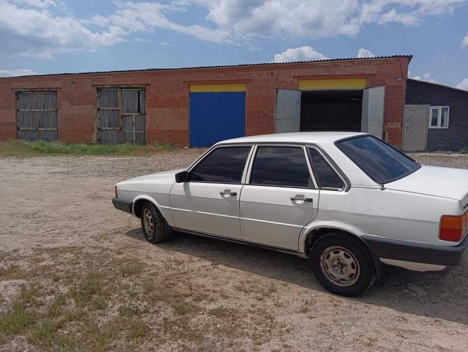 Продам Ауді 80, б2, бензин 1,8
1984 року