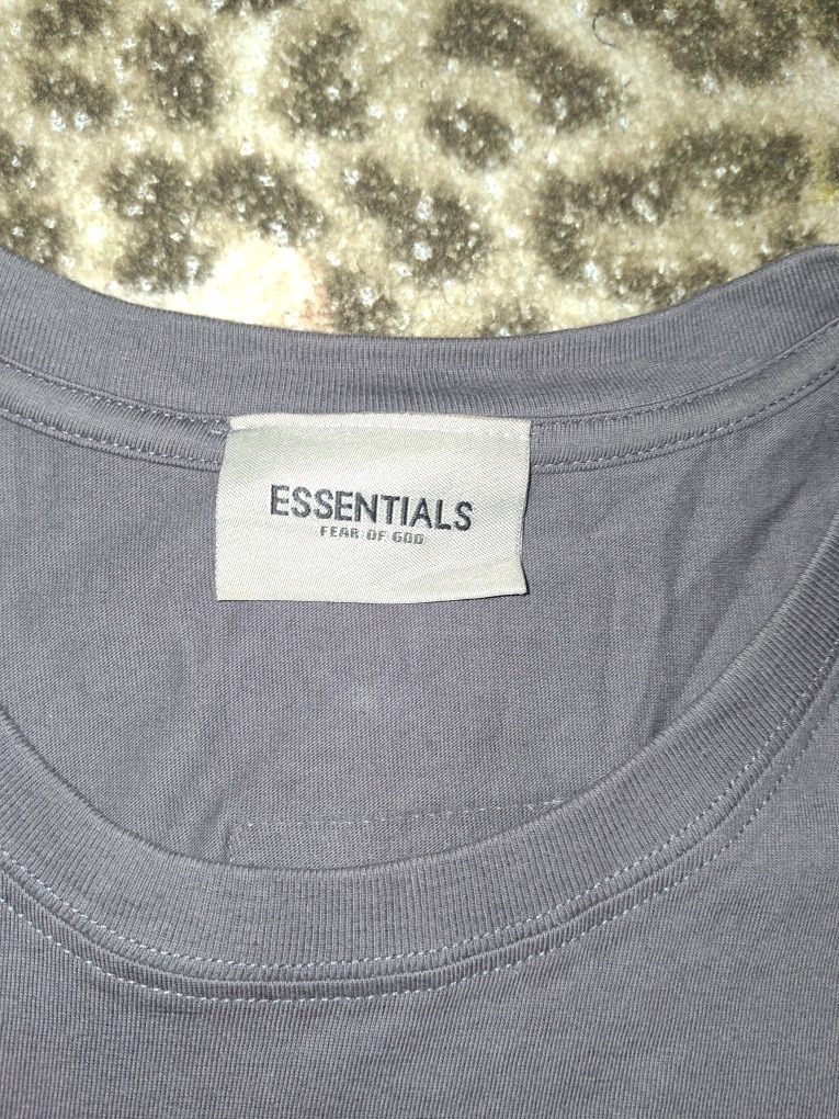Футболка essentials