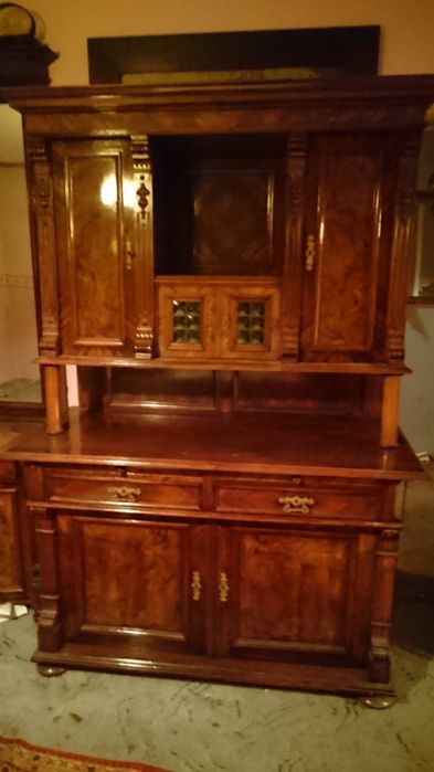 Kredens antyk po renowacji