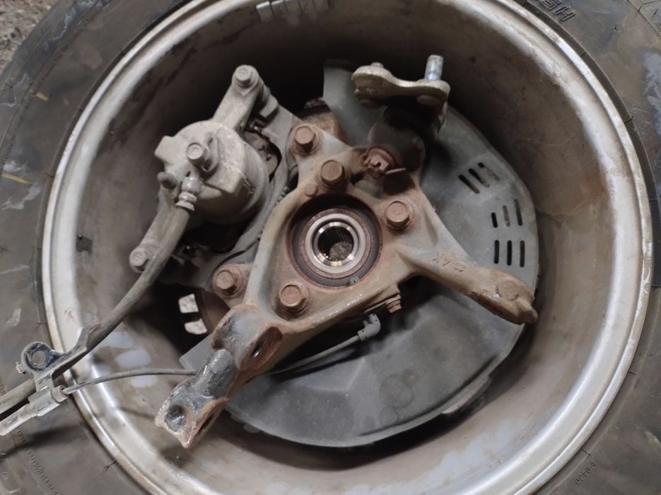 Zwrotnica Tarcza Zacisk Toyota Yaris Cross Hybryda Wysyłka