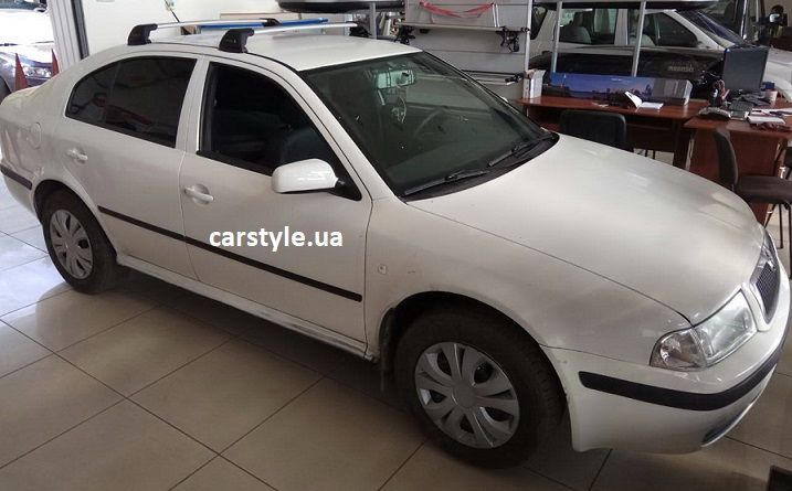 Багажник Yakima Whispbar Prorack Flush Rail Throu на дах авто БВ