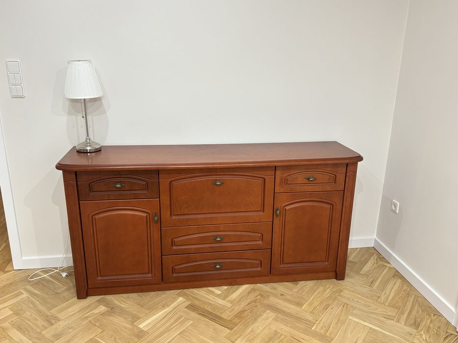 Meble do salonu stół z krzeslami, komoda, witryna