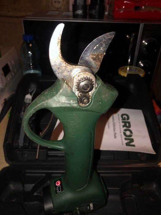 Vendo tesoura elétrica