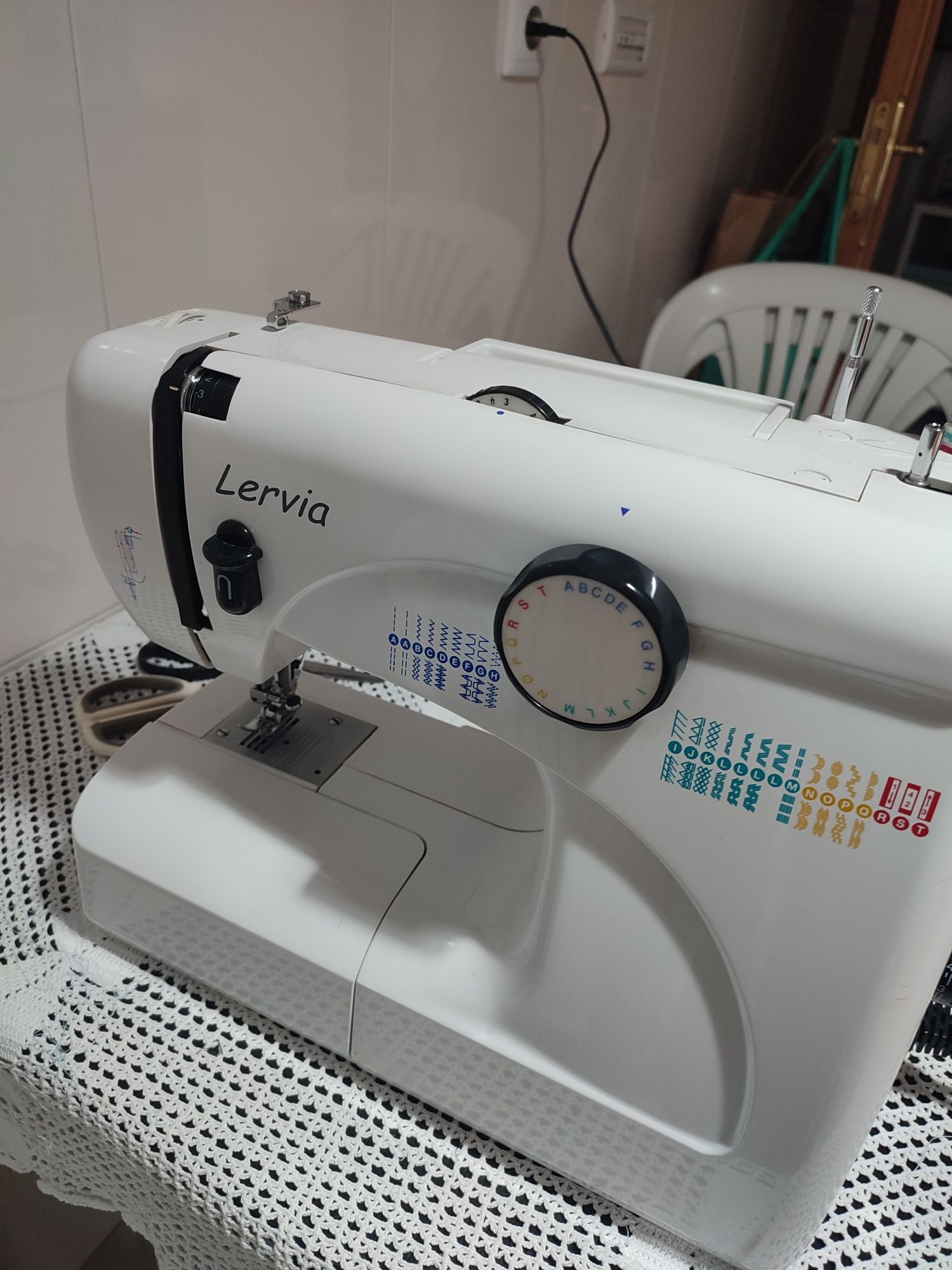 Máquina de costura Lervia