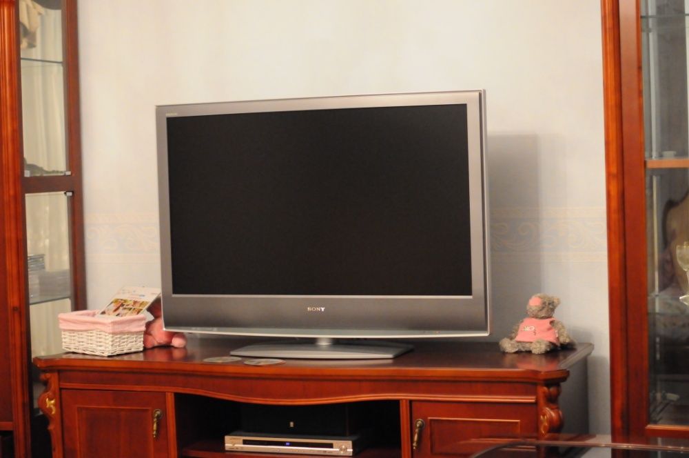 Большой телевизор Sony 46 KDL-46S2000