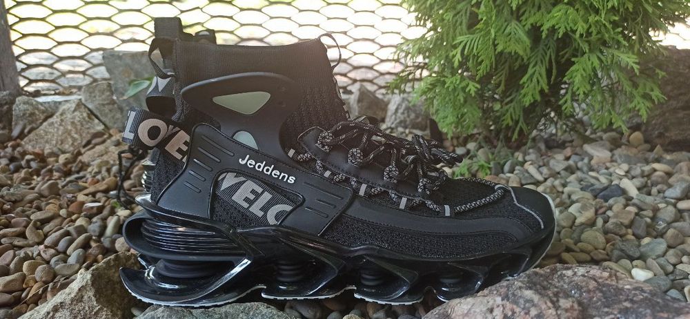 Спортивні кросівки, велокросівки, взуття для бігу та їзди на велосипед