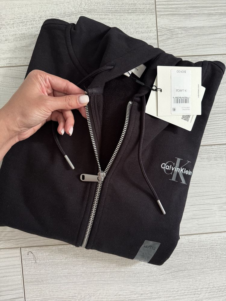 Calvin Klein кофта на замку