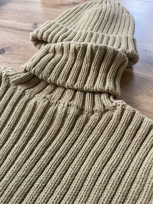 Снуд та шапка, Otaje