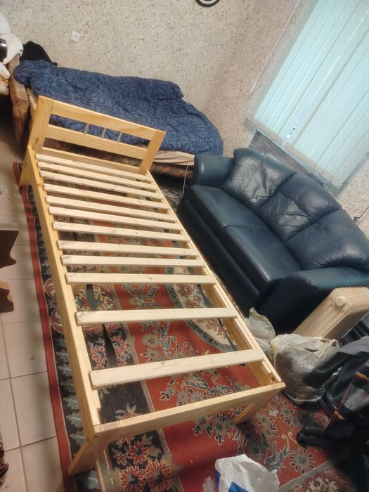 Продаю ліжко .3 шт.з матрацами в гарному стані