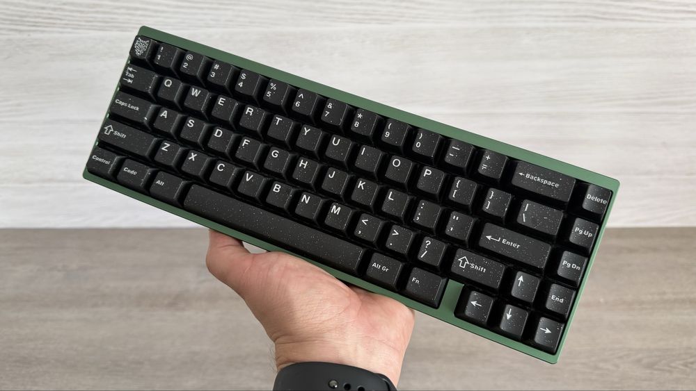 Qwertykeys Neo 65 кастомна механічна клавіатура три режими карбон мідь