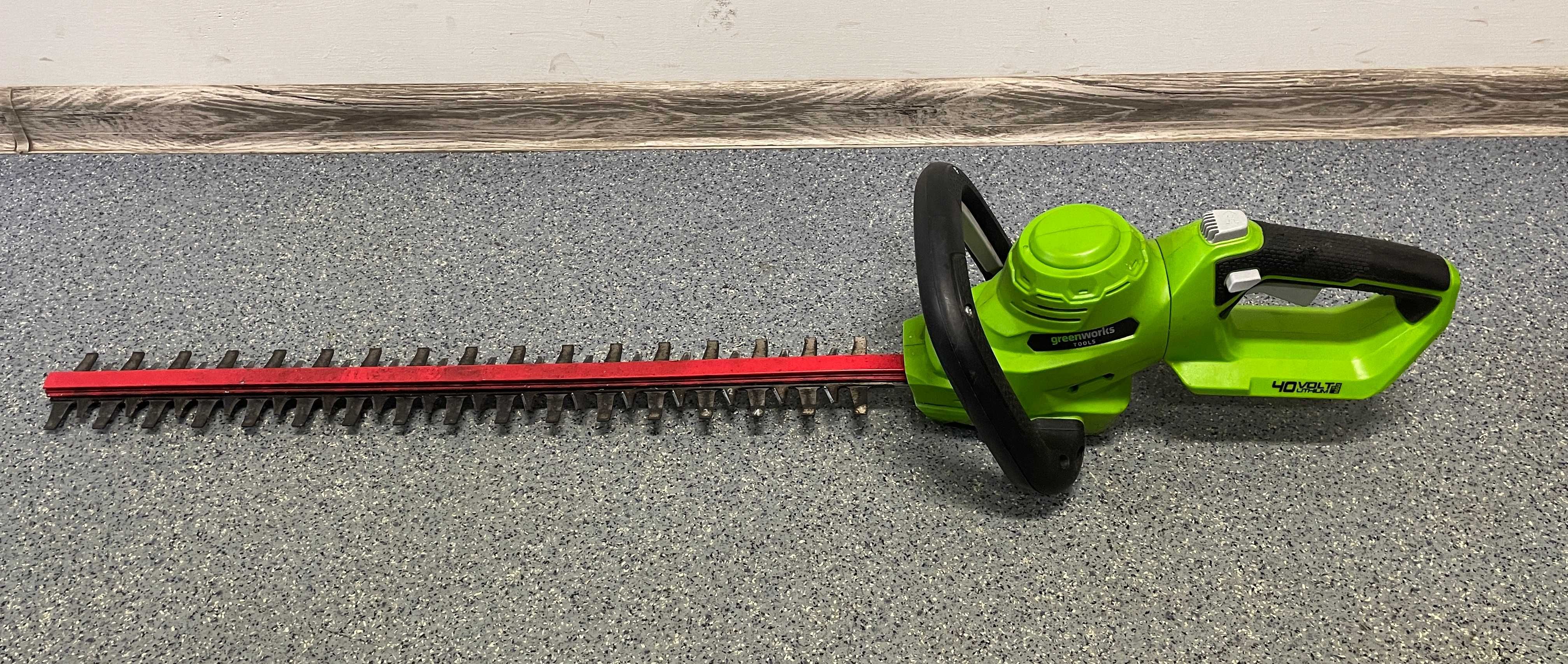 Nożyce do żywopłotu Greenworks G40HT61 jako uszkodzone