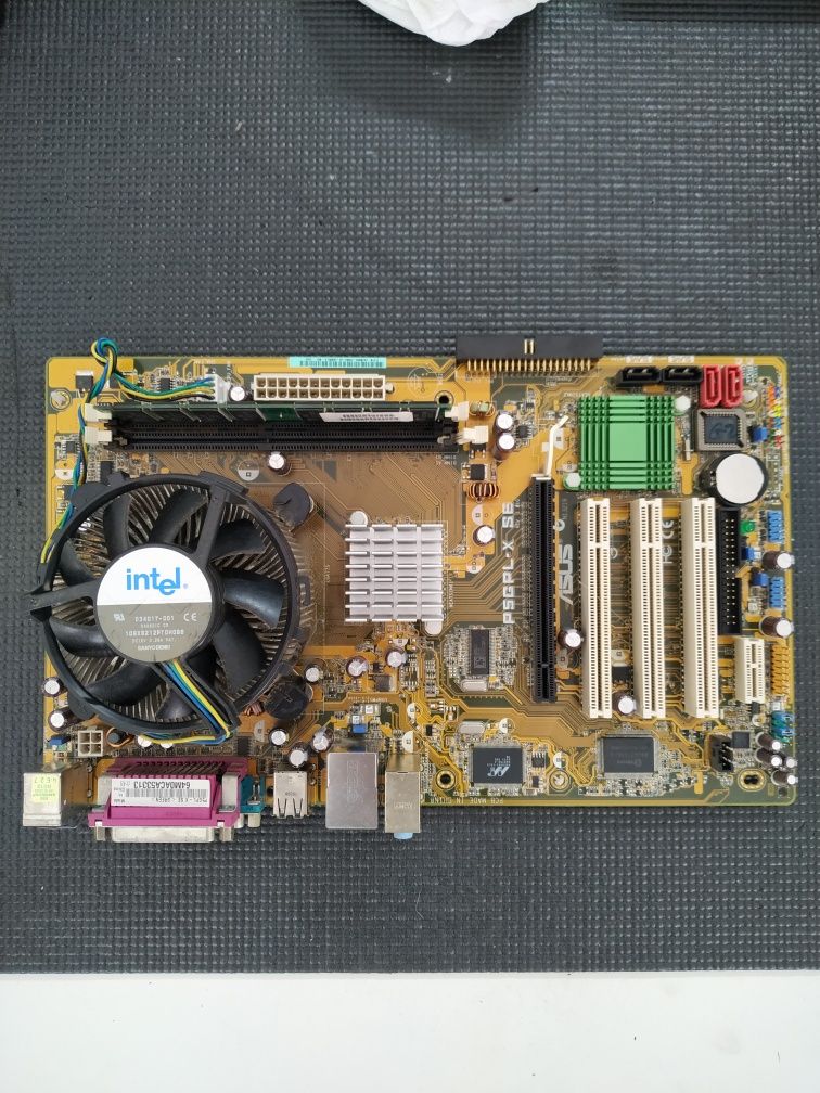 Motherboard + Pentium 4 3.0 LGA775 + 512MB DDR