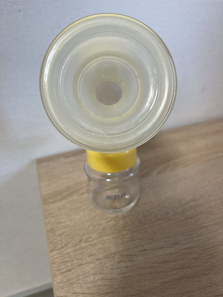 Продам механічний молоковідсмоктувач Avent