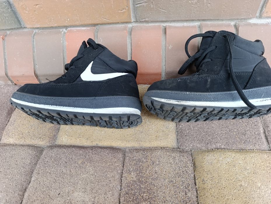 Продам  ботінки  дитячі.