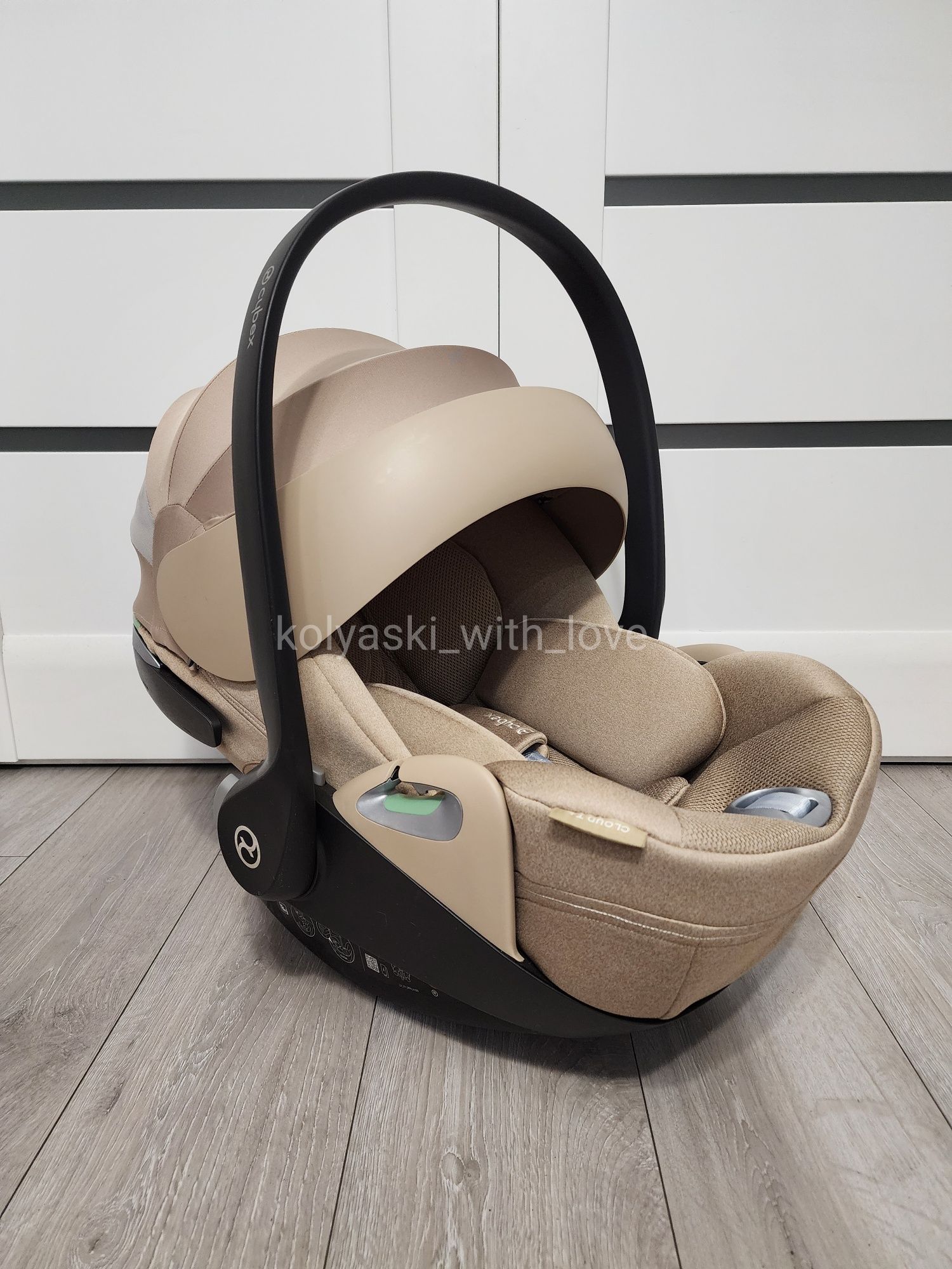 Розкладне автокрісло Cybex Cloud T plus i-size Сайбекс Клауд бежеве