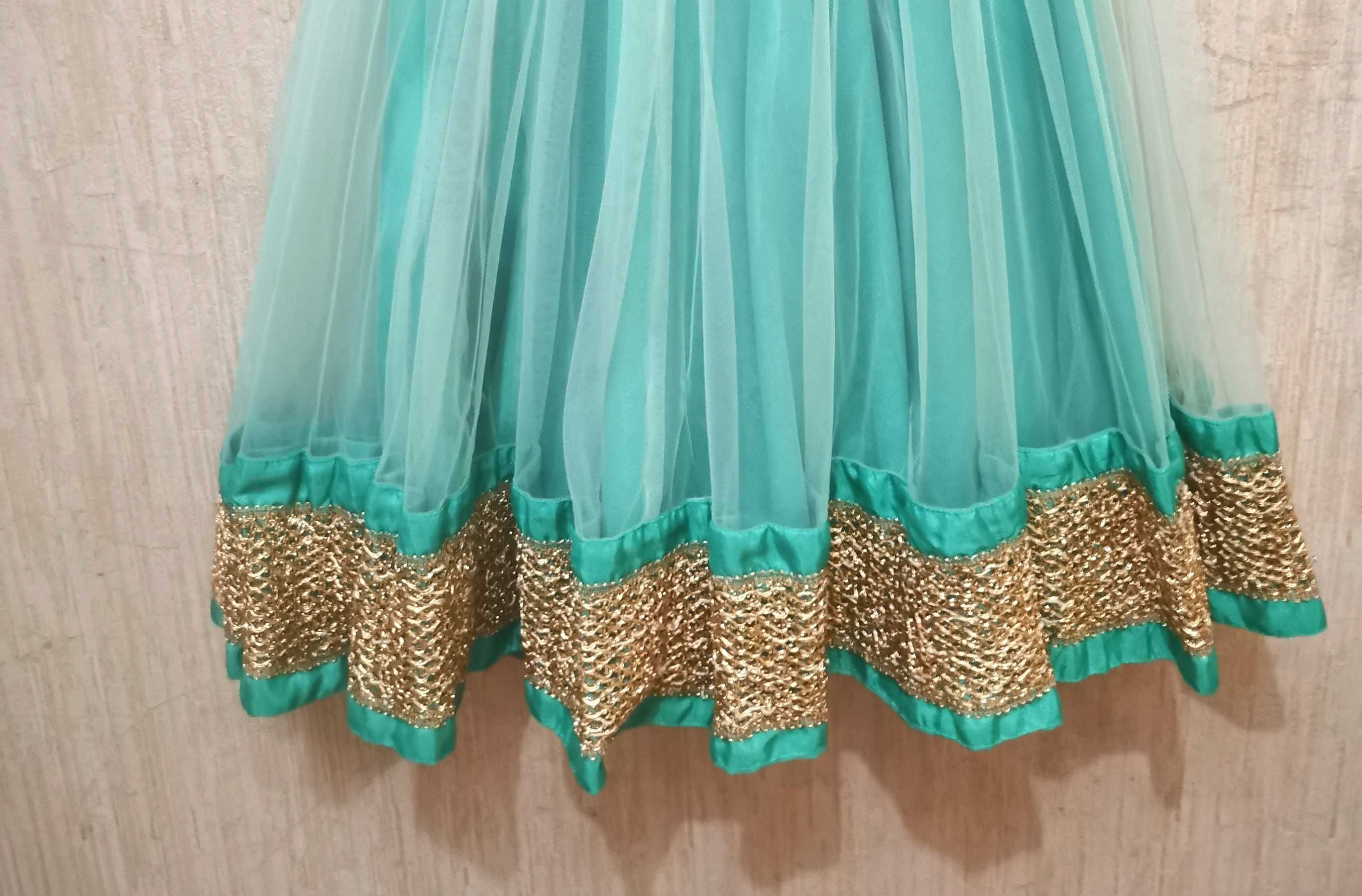 Платье нарядное випускное  6-7 лет пишное Индия